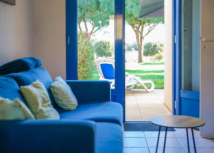 Maison Mitoyenne De - Piscine Commune Et Espaces Verts - 4 Personnes