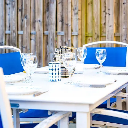 Maison Mitoyenne De - Piscine Commune Et Espaces Verts - 4 Personnes *