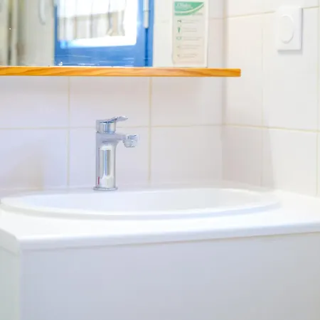 Prázdninový dům Maison Mitoyenne De - Piscine Commune Et Espaces Verts - 4 Personnes