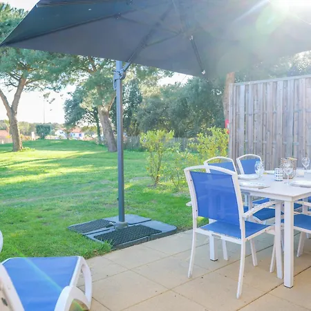 Maison Mitoyenne De - Piscine Commune Et Espaces Verts - 4 Personnes Feriehus