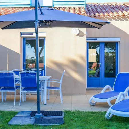 Maison Mitoyenne De - Piscine Commune Et Espaces Verts - 4 Personnes *