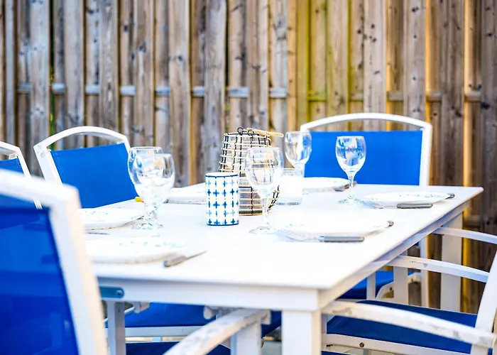 Maison Mitoyenne De - Piscine Commune Et Espaces Verts - 4 Personnes *